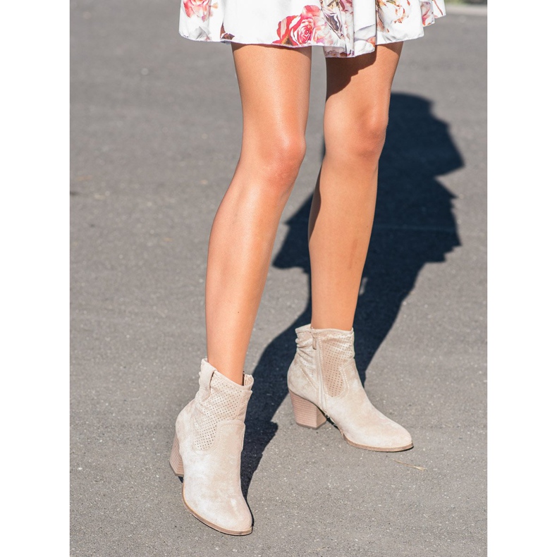 Bestelle Botas camperas clásicas caladas beige 1 Bestelle Botas camperas clásicas caladas beige 1