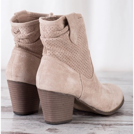 Bestelle Botas camperas clásicas caladas beige 4