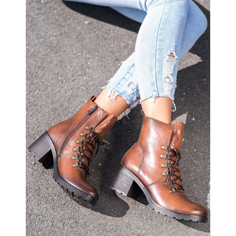 Trabajadores del Puesto VINCEZA marrón 1