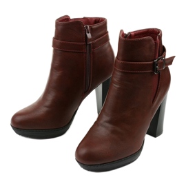 Botas granate en el poste de Lorelle rojo 2