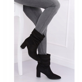Negro 5582 Botas negras con pendiente 2