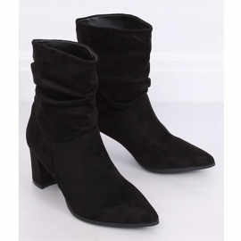 Negro 5582 Botas negras con pendiente 3