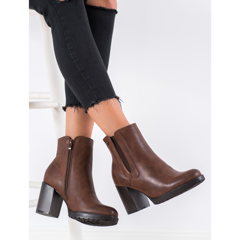 Weide Botas cómodas en un poste marrón 2