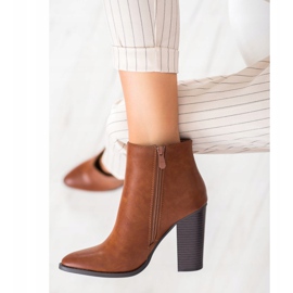 Seastar Botas clásicas en un poste marrón 2