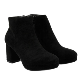Botines de ante negro en el poste de Mahoganis 3