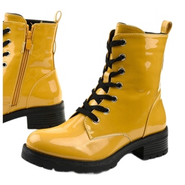 Botas Slider lacadas en amarillo 1 Botas Slider lacadas en amarillo 1