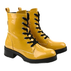 Botas Slider lacadas en amarillo 2 Botas Slider lacadas en amarillo 2