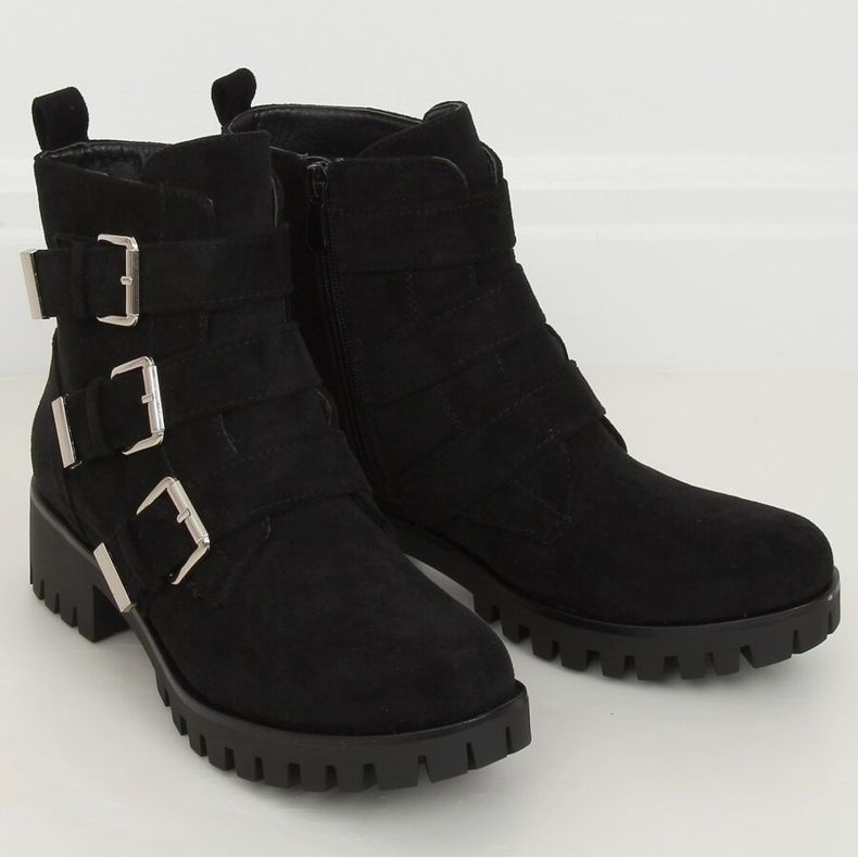 Black XJ-08 Botas negras en el protector negro 1 Black XJ-08 Botas negras en el protector negro 1