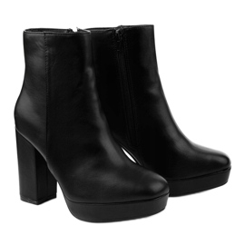 Botas negras en el poste de Wintarish negro 4