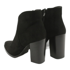 Filippo Botas en el poste Negro DBT1575 3