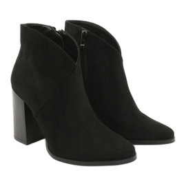 Filippo Botas en el poste Negro DBT1575 4