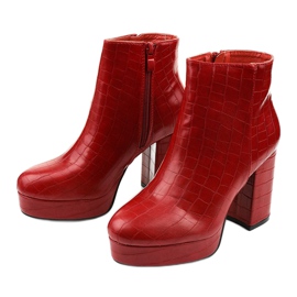 Botines rojos en el puesto de Usinaya 2