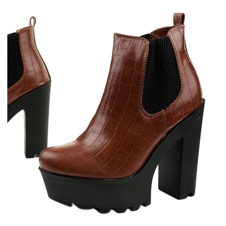 Botas de camello en el poste de Zellola marrón 1