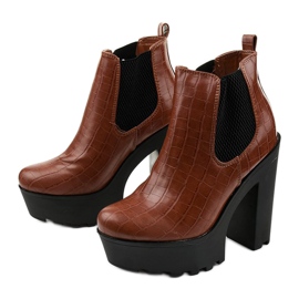 Botas de camello en el poste de Zellola marrón 2 Botas de camello en el poste de Zellola marrón 2