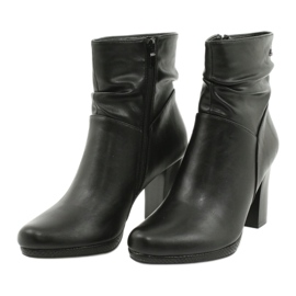 M.Daszyński Botas negras en el puesto de Daszyński AF125-7 negro 2 M.Daszyński Botas negras en el puesto de Daszyński AF125-7 negro 2