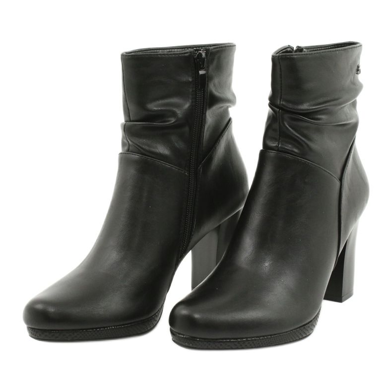 M.Daszyński Botas negras en el puesto de Daszyński AF125-7 negro 2 M.Daszyński Botas negras en el puesto de Daszyński AF125-7 negro 2