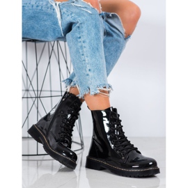 Small Swan Trabajadores lacados negro 1