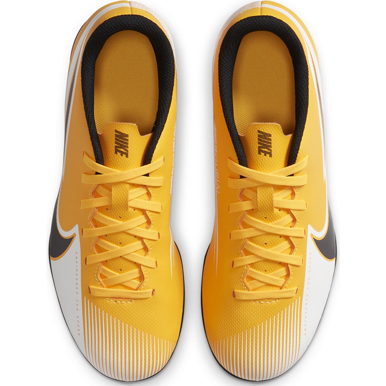Zapatos de fútbol Nike Mercurial Vapor 13 Club FG / MG Junior AT8161 801 naranja amarillo 1