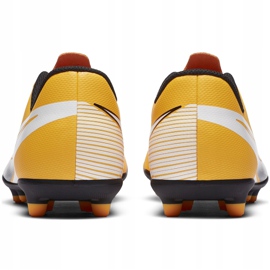 Zapatos de fútbol Nike Mercurial Vapor 13 Club FG / MG Junior AT8161 801 naranja amarillo 4