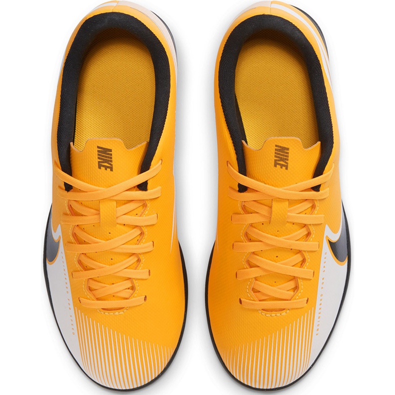 Zapatos de fútbol Nike Mercurial Vapor 13 Club Tf Junior AT8177 801 naranja amarillo 1