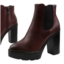 Botas granate en el poste de Merela negro rojo 1