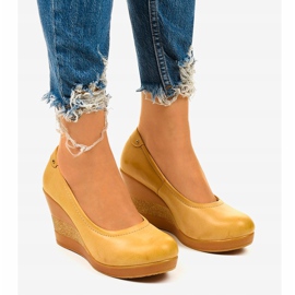 Zapatos de salón con cuña beige Poles 4