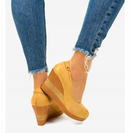 Zapatos de salón con cuña beige Poles 7