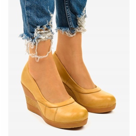 Zapatos de tacón con cuña beige de Berinara 4