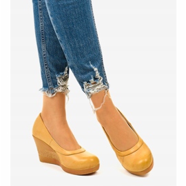 Zapatos de tacón con cuña beige de Berinara 5