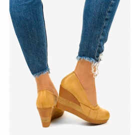Zapatos de tacón con cuña beige de Berinara 7