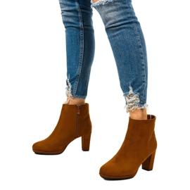 Botas camel en el poste, ante Xentora marrón 2