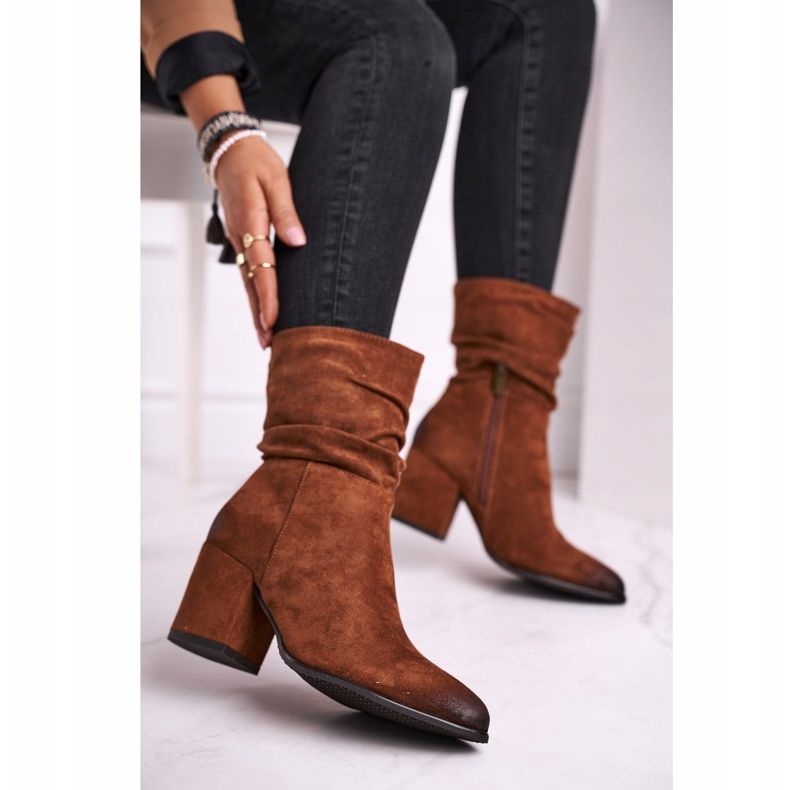 Vinceza Botas de gamuza ecológica camel con laterales en el talón para mujer marrón 1