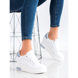 SHELOVET Calzado deportivo en una cuña blanco azul 2 SHELOVET Calzado deportivo en una cuña blanco azul 2