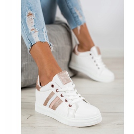 SHELOVET Calzado deportivo en una cuña blanco 1 SHELOVET Calzado deportivo en una cuña blanco 1