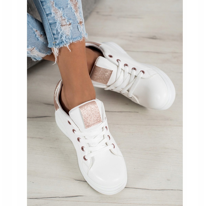 SHELOVET Calzado deportivo en una cuña blanco 2 SHELOVET Calzado deportivo en una cuña blanco 2