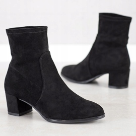 Sergio Leone Botas elegantes en un poste negro 3