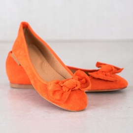 Sixth Sense Bailarina con un lazo naranja 2