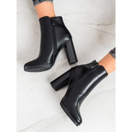 Ideal Shoes Botas clásicas de tacón alto negro 2 Ideal Shoes Botas clásicas de tacón alto negro 2