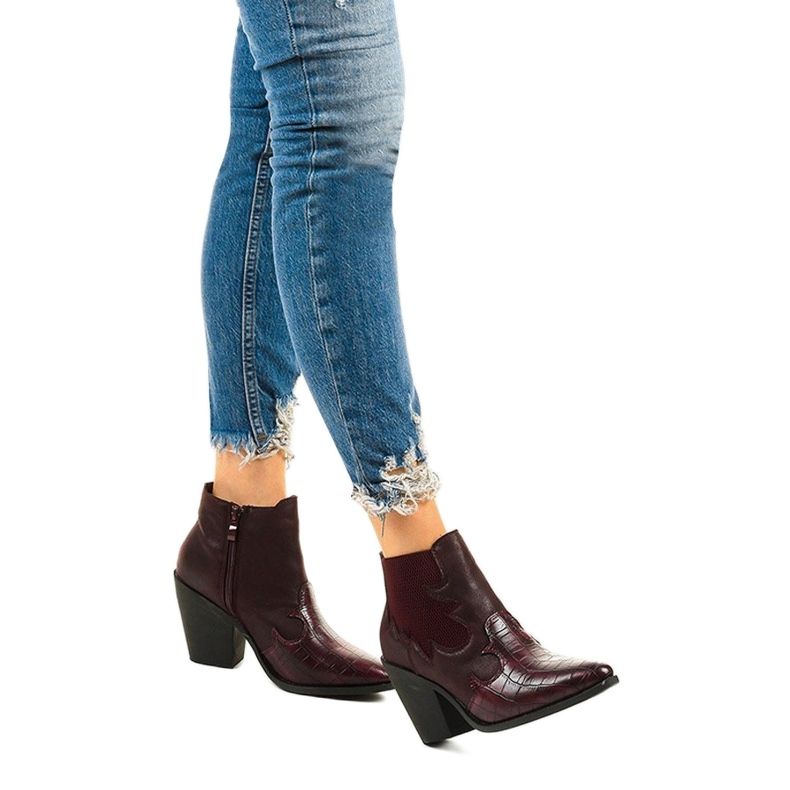 Botas granate en el poste de botas de vaquero Harriet rojo 1