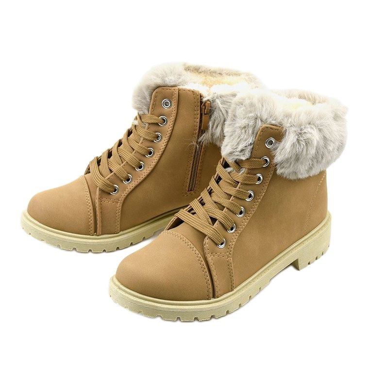 Camello picante, botas de montaña aisladas multicolor 2 Camello picante, botas de montaña aisladas multicolor 2