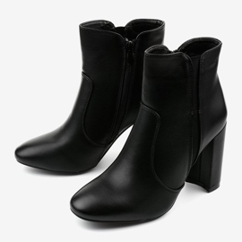 Botas negras de cuero ecológico en el poste Wondermist negro 2