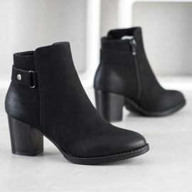 J. Star Botas cómodas en un poste negro 3