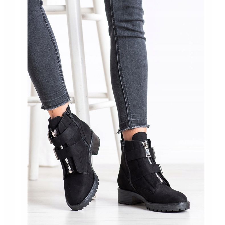 Corina Trabajadores ocasionales negro 1