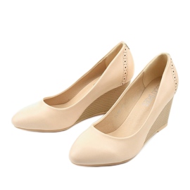Zapatos beige en la cuña Affore 1