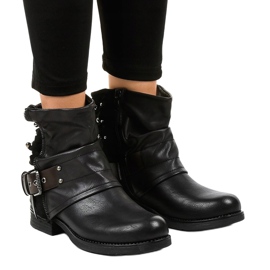 Botines planos negros de mujer con tachuelas M207 1