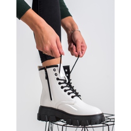 SHELOVET Tramperos barnizados en la plataforma blanco 1 SHELOVET Tramperos barnizados en la plataforma blanco 1