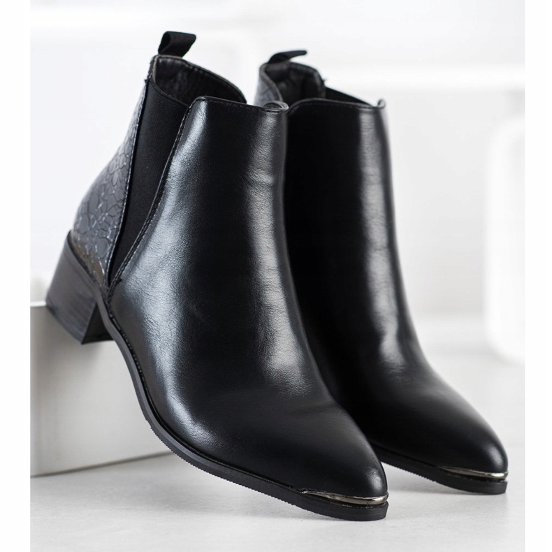 Kayla Botas con estilo en un poste bajo negro 2