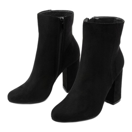 Botines de ante negro en el poste Wenonah 2