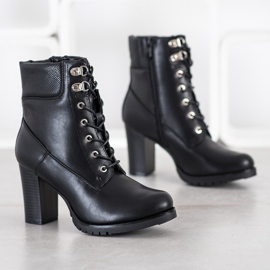 Queentina Botines con cordones en un poste negro 1