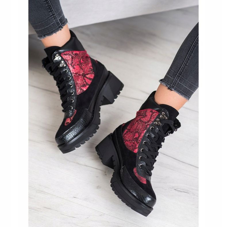 Groto Gogo Trabajadores de la roca en el poste negro rojo 1